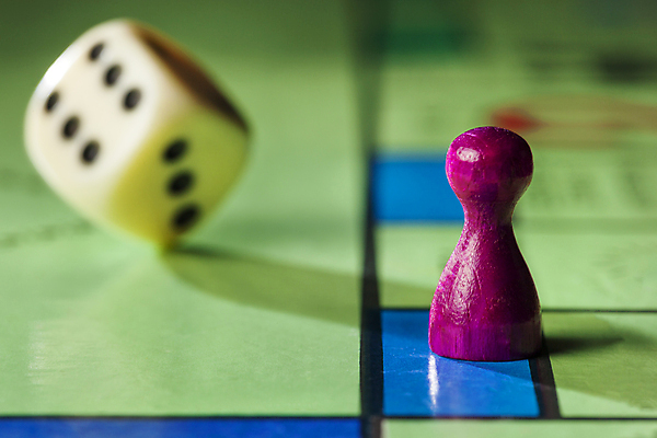 포토 JPG 해외이미지 조각 백그라운드 컨셉 가족 모션 놀이 성공 사람없음 초록색 파란색 숫자 보라색 게임 우승 던지기 도박 체스말 닫기 계획 주사위 롤 분실 해외202004 해외포토 문자 컬러 관계 최고 말_게임 체스 파일형식 이미지허브