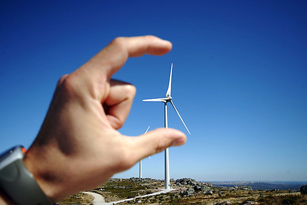 포토 JPG 해외이미지 식물 산업 밭 자연 하늘 바람 풍경 사람없음 초록색 파란색 글로벌 환경 탑 힘 재활용 풍차 발전기 에너지 흰색 변화 역 보호 에코 프로펠러 자원 세대 유지 방앗간 혁명 이산화탄소 효율 공급 해외202004 해외포토 자연요소 건축물 컬러 컨셉 농업 교통시설 날씨 발전소 친환경 생태계 파일형식 이미지허브