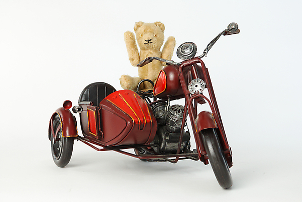 포토 JPG 해외이미지 어린이 곰 포옹 손잡이 사람없음 가로 장난감 자전거 오토바이 수확 바 바퀴 재산 클래식 승차 모피 안장 고립 라이더 옛날 해외202004 해외포토 동물 컨셉 농업 포유류 안기 모션 사람 금융 바이크 파일형식 이미지허브