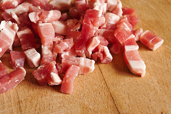 포토 JPG 해외이미지 음식 조각 재료 육류 돼지고기 요리 사람없음 빨간색 쌓기 주방 흰색 신선 돼지 자르기 먹기 큐브 주사위 햄 베이컨 훈제 고립 생식 개조 해외202004 해외포토 컬러 식재료 포유류 모션 파일형식 이미지허브