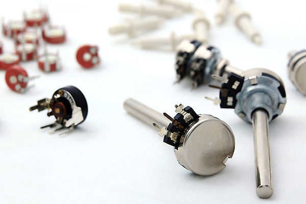 포토 JPG 해외이미지 디자인 산업 과학 부분 미래 기술 사람없음 컴퓨터 디지털 기계 장비 닫기 묘사 전자 공학 개발 콘덴서 해외202004 해외포토 교육 컨셉 모션 전자제품 파일형식 이미지허브