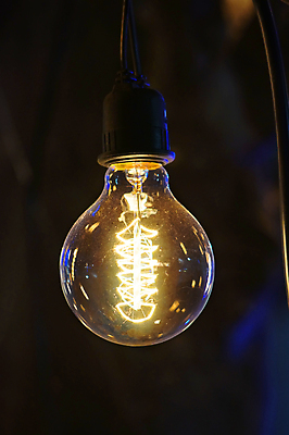 포토 JPG 해외이미지 디자인 가구 백그라운드 전구 목걸이 건축양식 유리 미술 사람없음 내부 장식 빛 반짝임 유행 검은색 어둠 에너지 수확 골동품 램프 화려 황금 클래식 고급 크리스탈 보석 천장 복고 샹들리에 거인 야광 빛망울 해외202004 해외포토 건축 컬러 생활용품 컨셉 농업 장신구 모션 재질 문화예술 조명 광석 파일형식 이미지허브