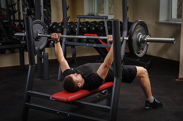 포토 JPG 해외이미지 라이프스타일 남자 스포츠 벤치 근육 건강 한명 사람 성인 내부 운동 장비 무게 연습 체육관 땀 궤 운동가 힘듦 해외202004 해외포토 1 컨셉 의자 생활 파일형식 이미지허브