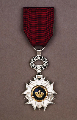 포토 JPG 해외이미지 별 리본 길 포즈 컨셉 사람없음 장식 힘 하트 용기 자신감 위험 충돌 자르기 메달 서비스 군용 싸움 전쟁 슛 육군 청동 영웅 병정 전사 명예 고립 해외202004 해외포토 자연요소 모양 그릇 감정 모션 군대 상_상패 파일형식 이미지허브