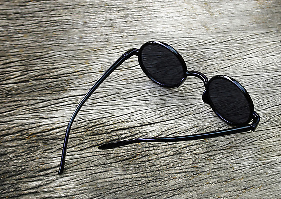 포토 JPG 해외이미지 디자인 응시 안경 백그라운드 자연 탁자 새로움 바닥 프레임 사람없음 목재 선글라스 반사 유행 검은색 흰색 괴짜 보호 널 그늘 시원함 플라스틱 읽기 손목시계 오브젝트 복고 시력 비전 멍청이 스타일 해외202004 해외포토 나무 시선 잡화 시계 컬러 가구 컨셉 재료 장신구 모션 재질 생태계 파일형식 이미지허브