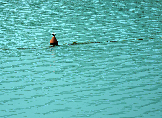 포토 JPG 해외이미지 구름 물결 파도 바다 컨셉 패턴 하늘 안전 사람없음 야외 가로 빨간색 물 파란색 강 컬러풀 한개 신호등 부표 경고문 해외202004 해외포토 자연요소 1 컬러 무늬 경고 파일형식 이미지허브