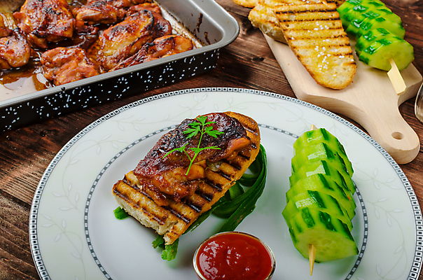 포토 JPG 해외이미지 접시 음식 백그라운드 날개 손가락 고추 밥 오이 육류 요리 씨앗 동양인 사람없음 식당 식사 치킨 중국 튀김 흰색 뜨거움 달콤 그릴 바비큐 속도 올리브 매움 서빙 토스트 소금 깨 결 꿀 고립 케밥 대두 어려움 절임 해외202004 해외포토 식물 식기 손 열매 아시아 빵 컬러 무늬 채소 식재료 주방용품 인종 상점 조미료 맛 닭고기요리 파일형식 이미지허브