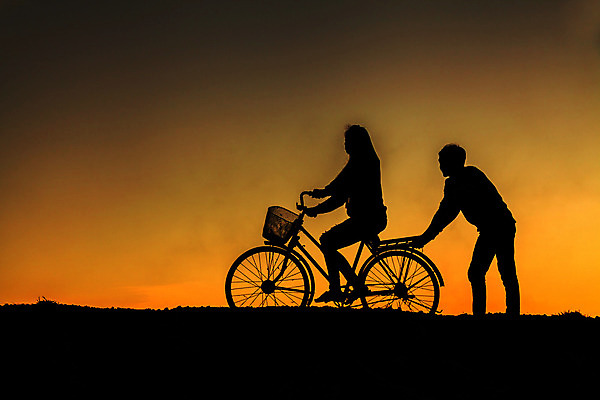 포토 JPG 해외이미지 구름 라이프스타일 커플 여자 남자 행복 실루엣 스포츠 백그라운드 2 포옹 자연 하늘 키스 함께함 건강 사랑 사람 소년 성인 사람없음 야외 물 여름 청춘 컬러풀 태양 반사 일출 자전거 일몰 달콤 승차 야간 해외202004 해외포토 자연요소 계절 감정 어린이 컬러 컨셉 관계 안기 모션 촬영기법 생활 노을 바이크 맛 애정표현 생태계 파일형식 이미지허브