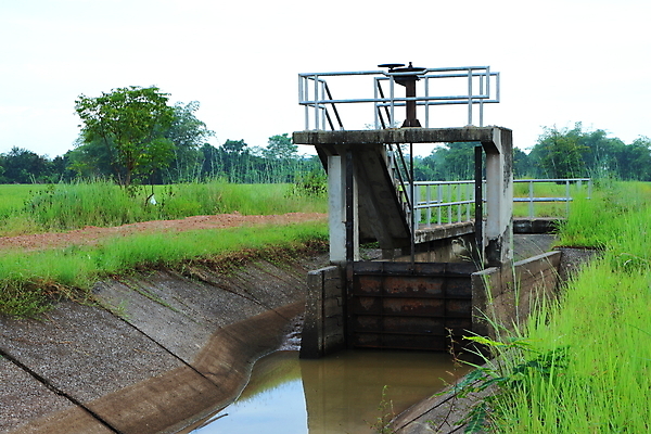 포토 JPG 해외이미지 디자인 산업 아시아 벽 농업 건축양식 자연 동양인 사람없음 야외 건물 물 환경 흐름 시골 저수지 바퀴 역 홍수 철 잠금 대문 운하 동쪽 기어 일반 공학 압력 제어 콘크리트 해외202004 해외포토 자연요소 건축물 교육 건축 나라 컨셉 교통시설 인종 문 자연재해 방향 생태계 보안 파일형식 이미지허브