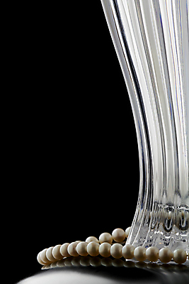 포토 JPG 해외이미지 모양 디자인 백그라운드 컨셉 크리스마스 패턴 곡선 목걸이 유리 추상 아이디어 선물 사랑 사람없음 장식 빛 반사 유행 검은색 축하 원형 화려 액체 재산 고급 우아함 매끈함 보석 구슬 심볼 오브젝트 보물 고립 여의주 스타일 해외202004 해외포토 도형 기념일 감정 선 컬러 무늬 장신구 재질 금융 감각 광석 파일형식 이미지허브