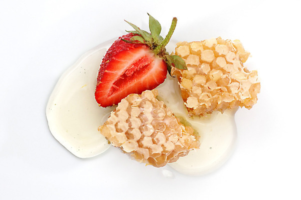 포토 JPG 해외이미지 모양 동물 열매 음료 음식 백그라운드 컨셉 잎 패턴 과일 재료 자연 딸기 디저트 건강 씨앗 사람없음 빨간색 약 갈색 노란색 정원 식사 흰색 하트 황금 달콤 설탕 자르기 먹기 오브젝트 싱글 상쾌 꿀 벌집 고립 숙성 어려움 왁스 해외202004 해외포토 식물 감정 컬러 무늬 의학 모션 맛 생태계 파일형식 이미지허브