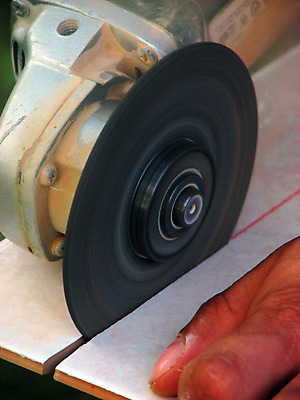 포토 JPG 해외이미지 직업 손 남자 산업 공장 노동자 기술 작업복 안전 사람없음 상점 금속 힘 기계 장비 공구 업무 작업 바퀴 뜨거움 원형 작업실 제조 보호 위험 자르기 철 타일 속도 먼지 그라인더 갈기 조작 해외202004 해외포토 도형 옷 컨셉 공업 모션 재질 사람 신체부위 도구 커피용품 파일형식 이미지허브