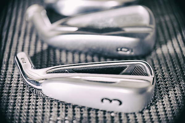 포토 JPG 해외이미지 얼굴 스포츠 백그라운드 골프 가방 놀이 미술 취미 사람없음 금속 여러개 경쟁 장비 운전 도전 게임 오픈 운전사 닫기 묘사 오브젝트 클럽 내추럴 세피아 해외202004 해외포토 직업 잡화 다수 컨셉 모션 재질 문화예술 촬영기법 신체부위 구기 파일형식 이미지허브