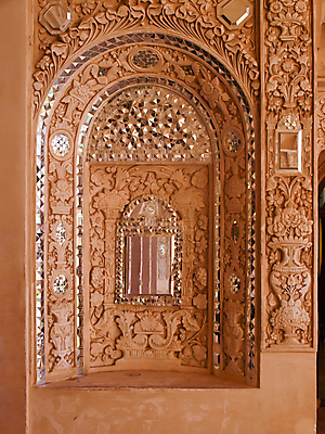 포토 JPG 해외이미지 전통 외관 벽 건축양식 창문 유리 벽돌 주택 3 미술 사람없음 야외 내부 건물 목재 장식 갈색 거울 흰색 화려 역사 천장 아치 직사각형 고딕 석고 옛날 이란 스타일 해외202004 해외포토 도형 나무 건축물 건축 컬러 컨셉 재료 중동 재질 문화예술 파일형식 이미지허브