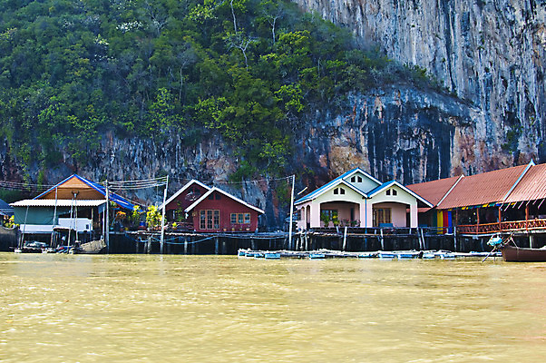 포토 JPG 해외이미지 구름 공원 아시아 바다 섬 태국 자연 하늘 낚시 주택 협상 풍경 사람없음 물 반사 마을 시골 만 이슬람교 남쪽 안다만 전국 해외202004 해외포토 자연요소 공공시설 나라 종교 비즈니스 레저 건물 방향 생태계 파일형식 이미지허브