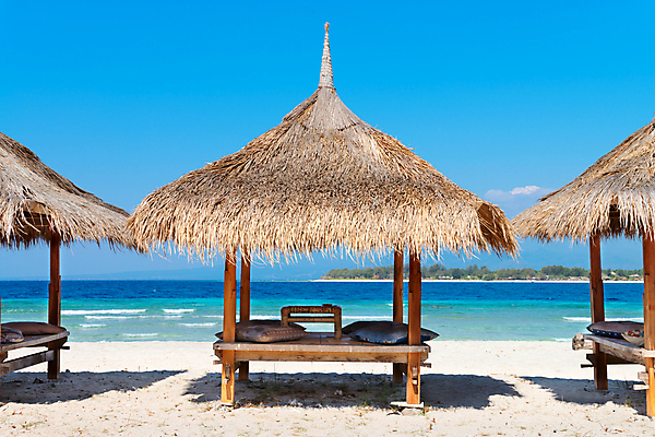 포토 JPG 해외이미지 전통 디자인 아시아 모래 바다 여행 자연 하늘 표면 지붕 휴가 휴식 주택 3 동양인 풍경 해변 사람없음 야외 물 여름 파란색 햇빛 태양 노란색 식당 시골 건초더미 빌라 심플 발리 인도네시아 밀짚 내추럴 볏집 수목 전국 해외202004 해외포토 자연요소 계절 나라 컬러 섬 컨셉 인종 건물 상점 건초 짚 생태계 파일형식 더미 이미지허브