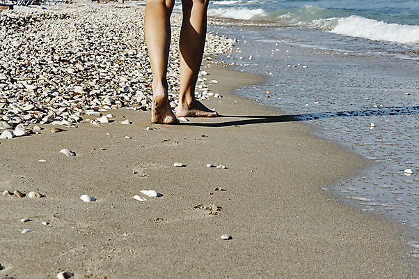 포토 JPG 해외이미지 유럽 파도 바다 섬 맨발 휴가 사람없음 물 모래사장 거품 지중해 그리스 양발 코르푸 해외202004 해외포토 자연요소 나라 발 파일형식 이미지허브