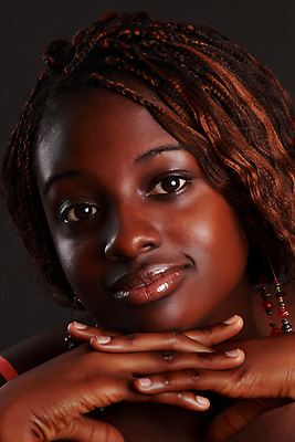 포토 JPG 해외이미지 얼굴 한명 갈색 검은색 해외202004 해외포토 1 컬러 사람 신체부위 파일형식 이미지허브