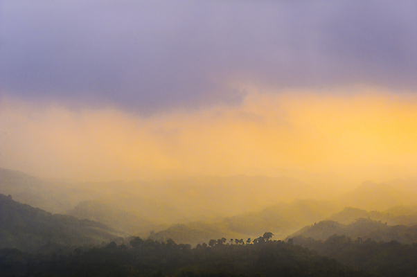 포토 JPG 해외이미지 구름 아시아 백그라운드 자연 아침 산 풍경 사람없음 야외 초록색 파란색 빛 환경 새벽 안개 가을 신선 숲 언덕 내추럴 뿌연 전국 해외202004 해외포토 주간 자연요소 계절 나라 컬러 날씨 생태계 파일형식 이미지허브