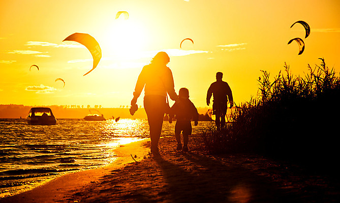포토 JPG 해외이미지 구름 바다 섬 여행 가족 자연 하늘 아침 휴가 따뜻함 풍경 사람없음 야외 물 여름 컬러풀 햇빛 태양 평화 일출 황혼 일몰 놀람 새벽 광선 만 보트 서핑 상승 파라다이스 해외202004 해외포토 주간 자연요소 계절 감정 컬러 컨셉 배_교통 관계 표정 노을 수상스포츠 생태계 파일형식 이미지허브