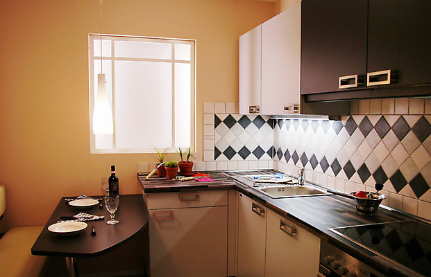 포토 JPG 해외이미지 디자인 커피 가구 의자 건축양식 창문 유리 탁자 새로움 아파트 실내 손잡이 요리 사람없음 내부 목재 장식 물 빛 갈색 금속 주방 식사 기계 방 장비 재산 고급 우아함 오븐 큼 난로 찬장 맨션 캐비닛 수도꼭지 조리대 냉장고 철강 스타일 해외202004 해외포토 자연요소 나무 건축 음료 컬러 생활용품 컨셉 재료 재질 주택 금융 가전제품 크기 난방기 사물함 파일형식 이미지허브