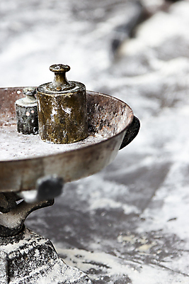 포토 JPG 해외이미지 전통 백그라운드 컨셉 사람없음 금속 검은색 기계 수확 골동품 흰색 역사 몸무게 묘사 측정 눈금 밀가루 내추럴 옛날 제빵사 철강 해외202004 해외포토 직업 컬러 농업 재질 가루 파일형식 이미지허브