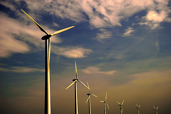 포토 JPG 해외이미지 오렌지 자연 하늘 사람없음 초록색 파란색 환경 탑 금속 힘 황혼 일몰 재활용 풍차 발전기 에너지 흰색 칼날 저녁 프로펠러 유지 돛대 방앗간 생태학 줄서기 해외202004 해외포토 건축물 교육 컬러 과일 모션 재질 노을 발전소 야간 친환경 생태계 파일형식 이미지허브