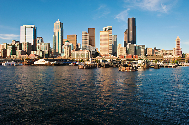 포토 JPG 해외이미지 건축양식 사람없음 건물 물 항구 고층빌딩 미국 도시 포트 시애틀 워싱턴 해외202004 해외포토 자연요소 건축물 건축 북아메리카 교통시설 빌딩 파일형식 이미지허브