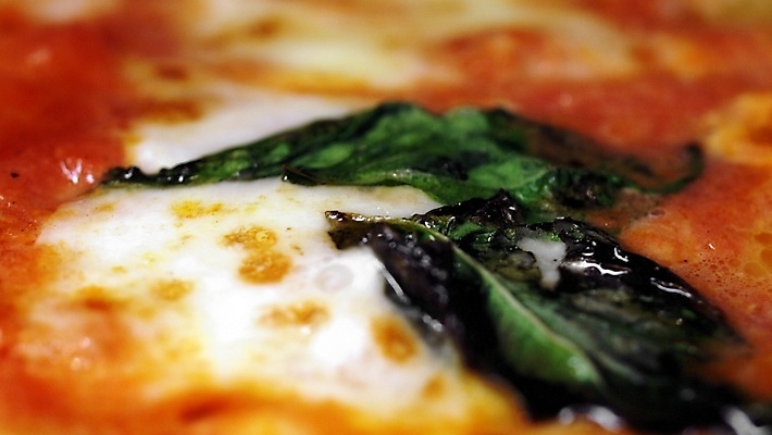 포토 JPG 해외이미지 전통 음식 백그라운드 토마토 치즈 피자 요리 사람없음 이탈리아 원형 굽기 유기농 토핑 바질 나폴리 마르게리타피자 모짜렐라치즈 채식주의자 피자집 해외202004 해외포토 도형 웰빙 유럽 채소 유제품 패스트푸드 서양음식 상점 구이 채식 파일형식 이미지허브