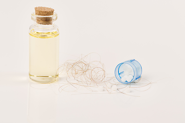 포토 JPG 해외이미지 근접촬영 사람없음 뷰티 알약 머리카락 약병 흰배경 헤어관리 두피케어 치료제 탈모 탈모클리닉 해외202004 탈모예방 해외포토 뷰포인트 백그라운드 약 머리 흰색 예방 클리닉 증상 병_담는 파일형식 이미지허브