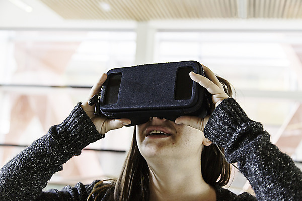 포토 JPG 해외이미지 디자인 응시 여자 안경 과학 백그라운드 컨셉 비즈니스 모바일 미래 새로움 고글 기술 사람 사람없음 3D 디지털 헤드폰 자료 장비 게임 사이버 비전 시스템 혁명 가상 가상현실 스타일 현실 해외202004 해외포토 시선 잡화 음향기기 놀이 디지털합성 파일형식 이미지허브