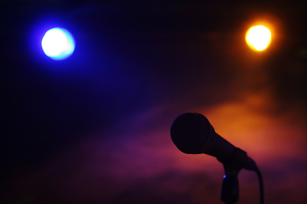 포토 JPG 해외이미지 음악 백그라운드 노래 전등 조명 미술 이벤트 사람없음 아웃포커스 세로 컬러풀 한개 소리 장비 무대 변화 노래방 팝 유흥 해외202004 해외포토 1 컬러 컨셉 문화예술 촬영기법 파일형식 이미지허브