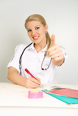 포토 JPG 해외이미지 백인 직업 여자 행복 유니폼 손가락 청진기 성공 실내 건강 병원 한명 내부 치료 사무실 장비 환자 간호사 의사 엄지손가락 흰색 기구 하트 업무 맥박 질병 큼 심볼 직원 서비스 사인 추천 돌봄 승인 심장병 해외202004 해외포토 모양 서양인 1 손 옷 감정 컬러 컨셉 비즈니스 의학 의료기기 모션 사람 의료진 작업 크기 파일형식 이미지허브