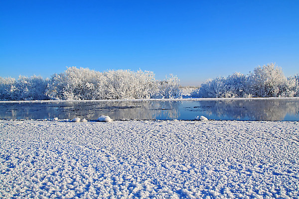 포토 JPG 해외이미지 나무 구름 여행 백그라운드 겨울 자연 하늘 휴가 휴식 거리 건강 그림자 사람없음 목재 공중 물 파란색 강 약 갈색 걷기 냉동 얼음 검은색 추위 바위 나뭇가지 시골 소나무 떨어짐 맥박 서리 러시아 자작나무 넘어짐 시베리아 자취 제설기 수평선 해외202004 해외포토 자연요소 식물 계절 유럽 컬러 컨셉 재료 의학 모션 돌_바위 생태계 제설 파일형식 이미지허브