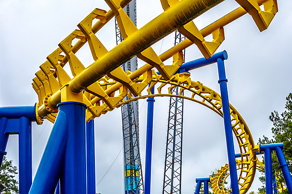 포토 JPG 해외이미지 주간 행복 곡선 하늘 휴식 사람없음 야외 파란색 노란색 놀이공원 주말 롤러코스터 해외202004 해외포토 자연요소 감정 선 컬러 컨셉 테마파크 놀이기구 파일형식 이미지허브