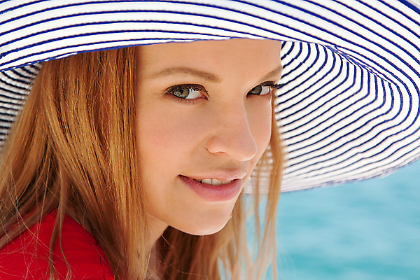 포토 JPG 해외이미지 라이프스타일 여자 행복 바다 자연 휴가 한명 태양 기쁨 선탠 긍정 해외202004 해외포토 자연요소 1 감정 컨셉 사람 생활 생태계 파일형식 이미지허브