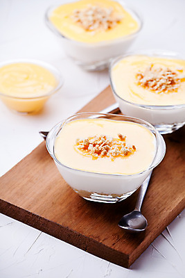 포토 JPG 해외이미지 열매 음식 과일 유리 디저트 치즈 사람없음 초록색 컬러풀 갈색 노란색 사진촬영 흰색 닫기 작음 레몬 민트 허브 크림 바닐라 부스러기 크림치즈 페스츄리 해외202004 해외포토 식물 빵 컬러 모션 재질 유제품 촬영 크기 파일형식 이미지허브