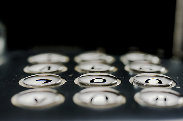 포토 JPG 해외이미지 백그라운드 회사 비즈니스 사람없음 스마트폰 컴퓨터 사무실 검은색 기계 수확 엔지니어 고객 책상 텔레마케팅 시스템 부름 통화 다이얼 목소리 대답 응답 접수 해외202004 해외포토 컬러 가구 농업 모션 전자제품 핸드폰 스마트기기 기술자 서비스업 파일형식 이미지허브