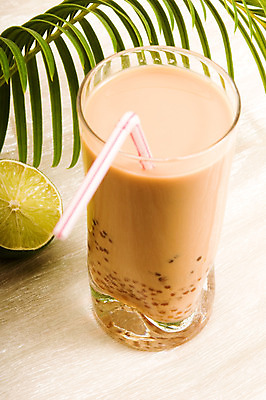 포토 JPG 해외이미지 음료 잎 과일 유리 열대 귤 손바닥 동양인 취미 사람없음 세로 초록색 물 파티 냉동 거품 우유 추위 흰색 액체 달콤 맛 설탕 대만 레몬 크림 밀짚 해외202004 해외포토 자연요소 식물 손 아시아 컬러 컨셉 재질 유제품 인종 이벤트 짚 파일형식 이미지허브