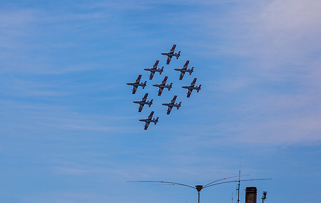 포토 JPG 해외이미지 교통수단 교통시설 하늘 비행기 군대 사람없음 빨간색 초록색 힘 이탈리아 자유 흰색 보호 위험 미사일 충돌 공군 속도 준비 군용 보안 육군 지휘 착륙 해외202004 해외포토 유럽 컬러 교통 컨셉 항공교통 대중교통 안전 시설 파일형식 이미지허브
