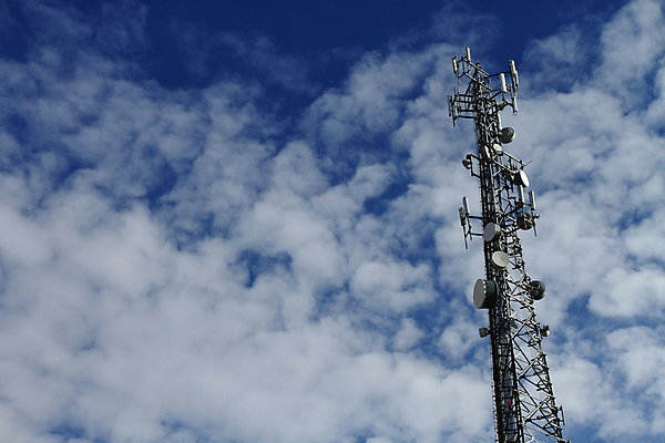 포토 JPG 해외이미지 구름 접시 파도 통신 하늘 모바일 세포 안테나 사람없음 태양 탑 전자레인지 전화기 수화기 라디오 방송 전염 전송 소통 송신기 접수 셀룰러 해외202004 해외포토 자연요소 식기 건축물 바다 컨셉 전자제품 가전제품 레인지 질병 감염 파일형식 이미지허브