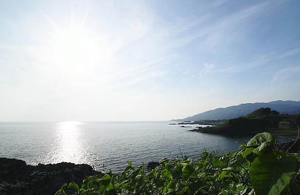 포토 JPG 해외이미지 모래 파도 바다 여행 자연 하늘 휴가 풍경 사람없음 야외 물 파란색 태양 일본 맑음 만 태평양 해외202004 해외포토 자연요소 아시아 컬러 날씨 생태계 파일형식 이미지허브