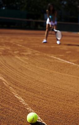 포토 JPG 해외이미지 주간 전신 서양인 우먼라이프 여자 한명 서기 들기 성인 야외 앞모습 아웃포커스 여름 테니스 테니스라켓 테니스장 테니스공 즐거움 테니스복 성인여자한명만 해외202004 해외포토 자연요소 외국인 1 라이프스타일 계절 감정 뷰포인트 공 스포츠시설 모션 촬영기법 사람 운동복 구기 라켓 테니스용품 여자한명만 성인여자만 파일형식 이미지허브