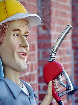 포토 JPG 해외이미지 1 손 남자 산업 도로 컨셉 일러스트 비즈니스 교통시설 자동차 노동자 사람 성인 사람없음 야외 빨간색 초록색 경제 환경 상점 힘 에너지 잡기 역 휘발유 석유 가격 서비스 탱크 연료 가스 호스 펌프 노즐 디젤 자동 차고 해외202004 해외포토 직업 길 육상교통 컬러 교통 모션 신체부위 시설 파일형식 이미지허브