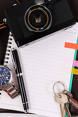 포토 JPG 해외이미지 안경 여행 백그라운드 운동화 신발 탁자 모바일 휴가 설계 사람없음 목재 책 여름 스마트폰 세트 선글라스 사무실 펜 카메라 우주 디지털 동전 쪽지 공책 공백 수확 흰색 티켓 지갑 플러그 정상 나침반 필름 손목시계 책상 준비 여권 캔버스 주말 예약 목업 해외202004 해외포토 나무 잡화 계절 시계 컬러 가구 컨셉 돈 농업 비즈니스 재료 장신구 문구용품 전자제품 핸드폰 스마트기기 필기구 파일형식 이미지허브