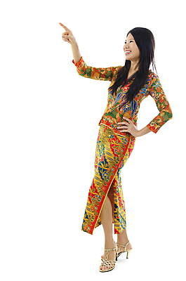 포토 JPG 해외이미지 모델 1 전통 손 드레스 옷 여자 행복 포즈 백그라운드 신체 손가락 태국 한명 서기 사람 동양인 인종 성인 유행 우주 공백 흰색 가리킴 가득함 인도네시아 조준 길이 말레이시아 고립 해외202004 해외포토 감정 아시아 컬러 모션 손짓 신체부위 파일형식 이미지허브