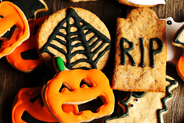 포토 JPG 해외이미지 백그라운드 탁자 디저트 사람없음 장식 쌓기 쿠키 할로윈 달콤 거미줄 비석 박쥐 잭오랜턴 핸드메이드 해외202004 해외포토 음식 가구 포유류 모션 맛 파일형식 이미지허브