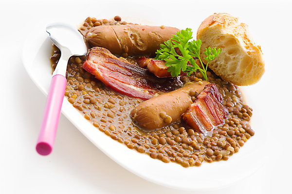 포토 JPG 해외이미지 식물 전통 접시 음식 백그라운드 겨울 채소 주택 따뜻함 파슬리 건강 육류 요리 사람없음 숟가락 식사 저녁식사 당근 흰색 시골 사발 소시지 수프 냄비 바게트 냅킨 베이컨 레시피 점심식사 고립 프랑크푸르트 해외202004 해외포토 식기 계절 빵 컬러 식재료 뿌리채소 독일 수저 돼지고기 건물 도시 사기그릇 가공식품 솥 파일형식 이미지허브