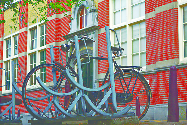 포토 JPG 해외이미지 건축물 유럽 전통문화 육상교통 여행 건축양식 거리 주택 사람없음 야외 건물 빨간색 세로 물 여름 관광지 강 컬러풀 자전거 도시 네덜란드 운하 시티라이프 타운 암스테르담 구시가지 명승지 옛날 해외202004 해외포토 자연요소 전통 라이프스타일 계절 건축 나라 문화 교통수단 컬러 풍경 바이크 파일형식 이미지허브