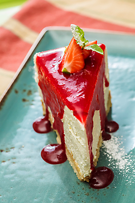 포토 JPG 해외이미지 접시 열매 음식 조각 과일 부분 딸기 디저트 치즈 사람없음 장식 빨간색 초록색 여름 케이크 얼음 흰색 물방울 신선 체리 달콤 맛 작음 설탕 먹기 민트 크림 식품점 페스츄리 해외202004 해외포토 자연요소 식물 식기 계절 빵 컬러 컨셉 모션 유제품 상점 크기 허브 파일형식 이미지허브